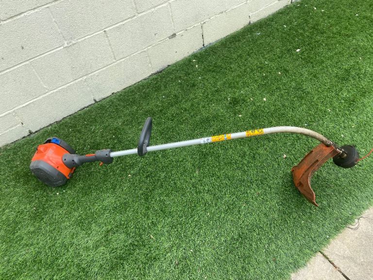 Husqvarna Petrol Strimmer – 