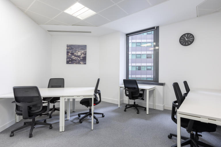 Croydon - CR02RD \ Flexible Office Space with 5 Workstations