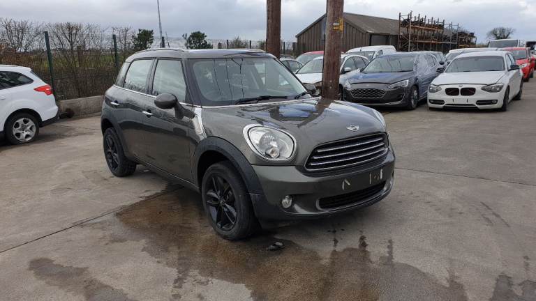 **For breaking** Mini Countryman, 1.6 petrol 6 speed manual (2013).