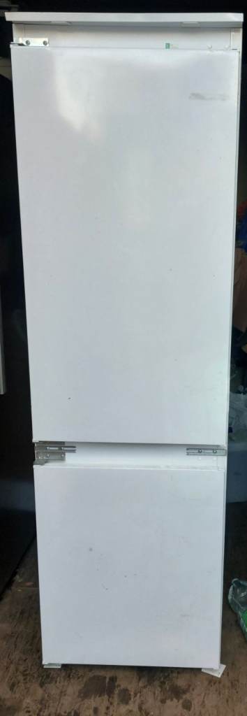 Indesit 70/30 Integrated Fridge Freezer