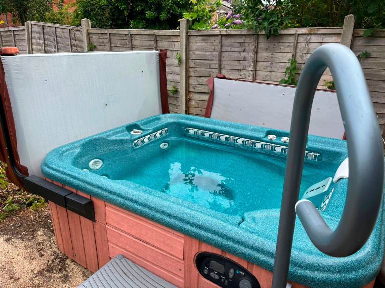Jetsetter hot tub 