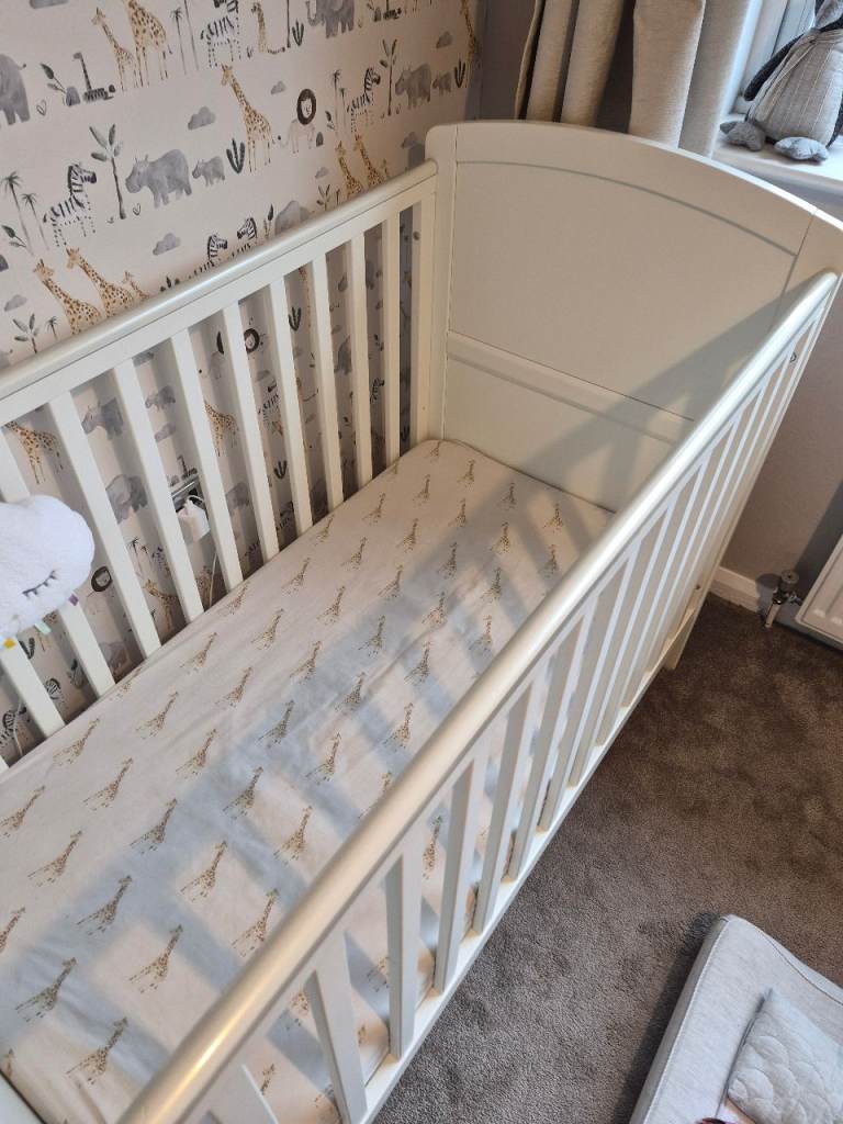 Mama's & Papa's cot and drawers.