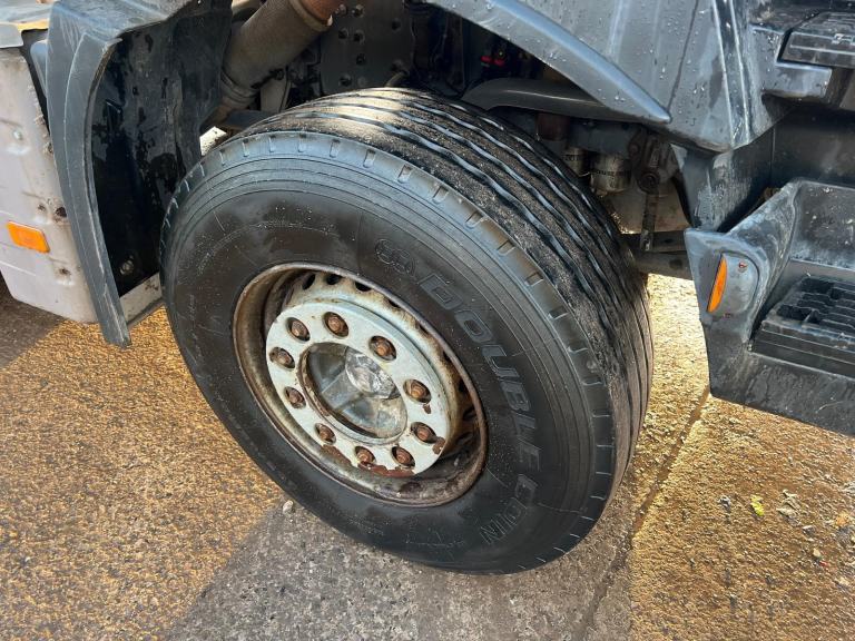 Renault C (C) 430 8x4 , BAYLYNX VOLUMETRIC MIXER JUST ARRIVED . CALL FOR DETAILS