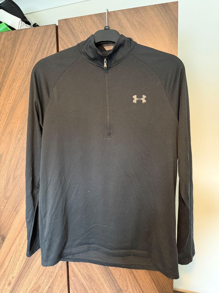 Under Armour Black Quarter Zip Top – Good Condition