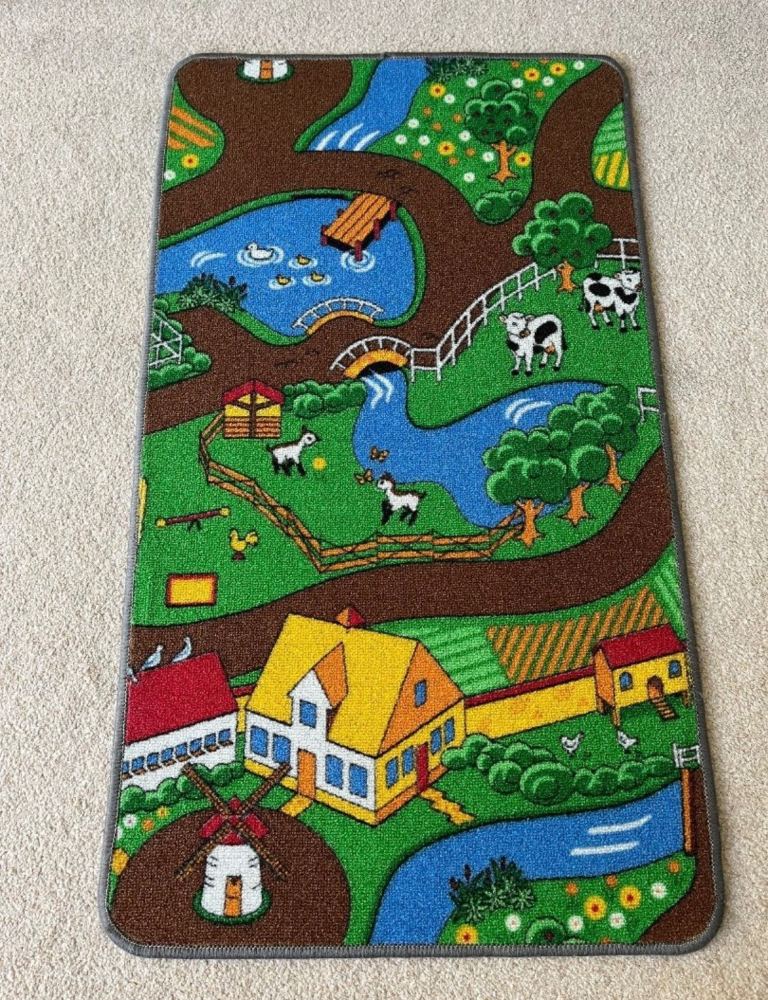 Double-Sided Play Mat & Farm Animal Figures – Multi-coloured