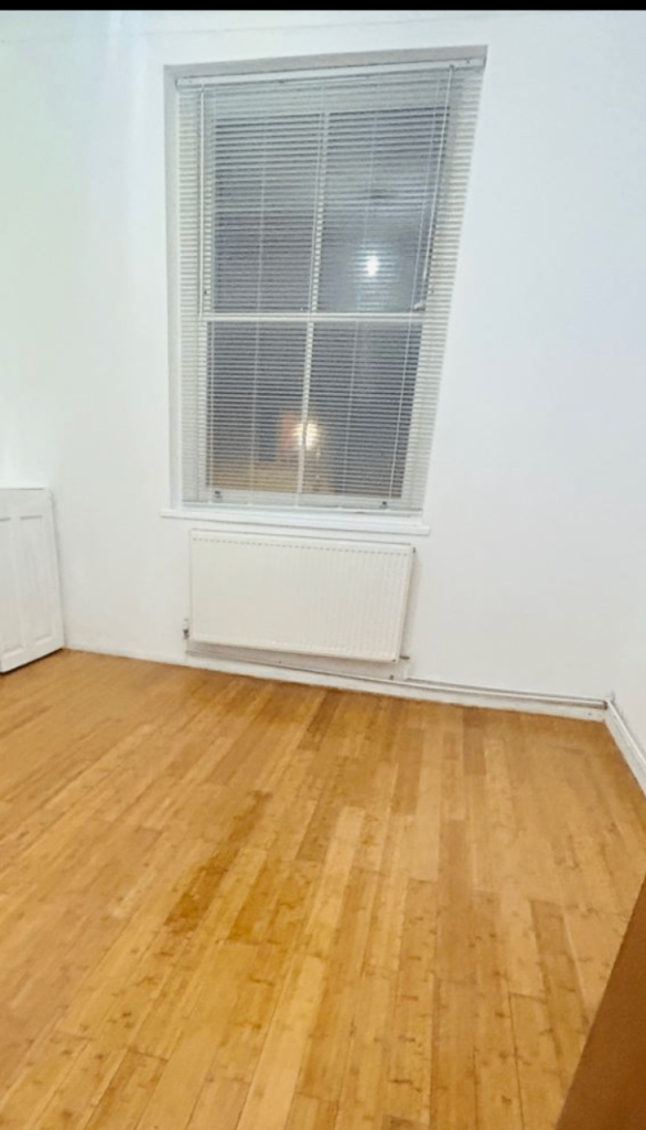 Modern 4-Bedroom Flat | Renovated | Fitted Kitchen | Parking | Robertson Street, East Sussex - TN34