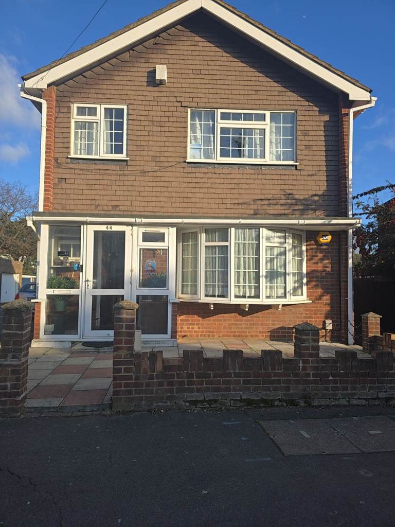 Single bed in Gants Hill