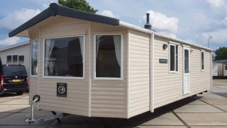Swift Loire Mobile Home - 3 Bedrooms- Excellent Condition