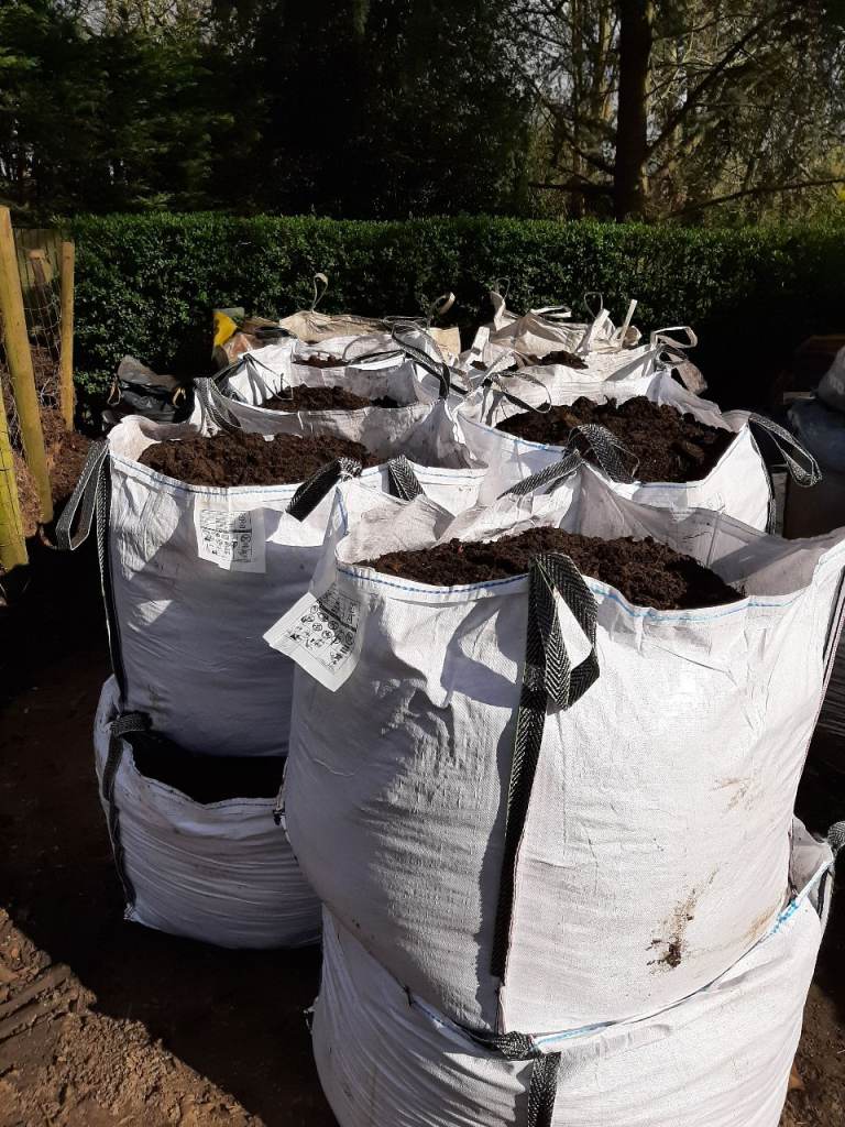 GARDENERS GOLD COMPOST- LGE BULK BAG GRASS & LEAF MULCH. 3 YRS. VEGETABLE PATCH/ GARDENERS