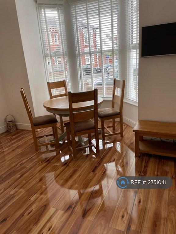 1 bedroom flat in Worthing Rd, Southsea, PO5 (1 bed) (#2751041)