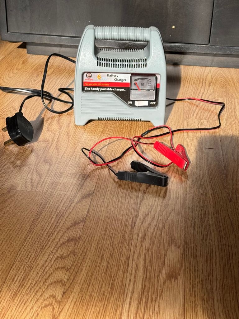 Car/motorcycle battery charger 12v