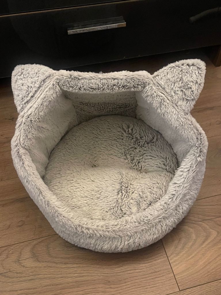 Cosy Grey Cat Ear Pet Bed – Good Condition