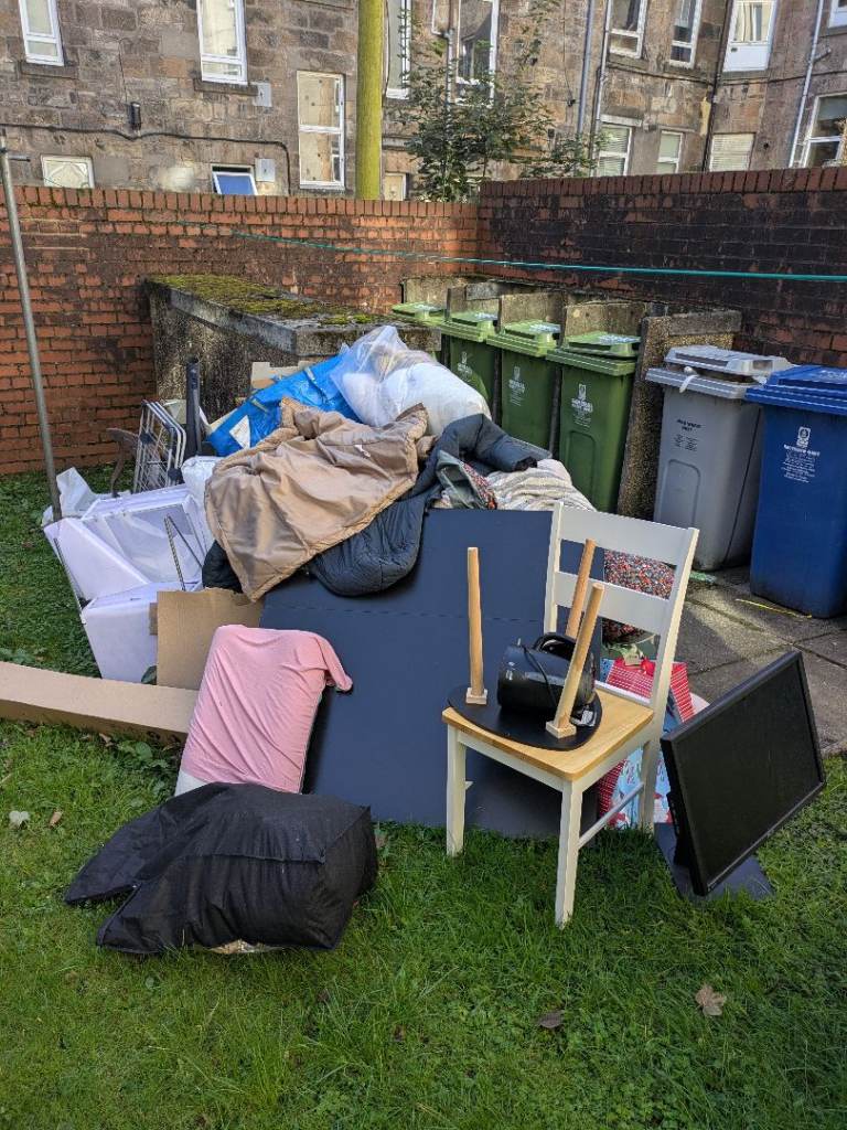 RELIABLE RUBBISH REMOVAL - HOUSE/GARAGE/GARDEN CLEARANCE - BINS EMPTIED - COUCH/MATTRESS UPLIFT