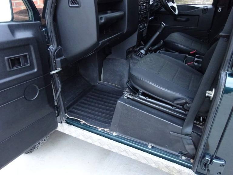 2016 Land Rover Defender Station Wagon TDCi [2.2] WINDOW VAN DIESEL Manual