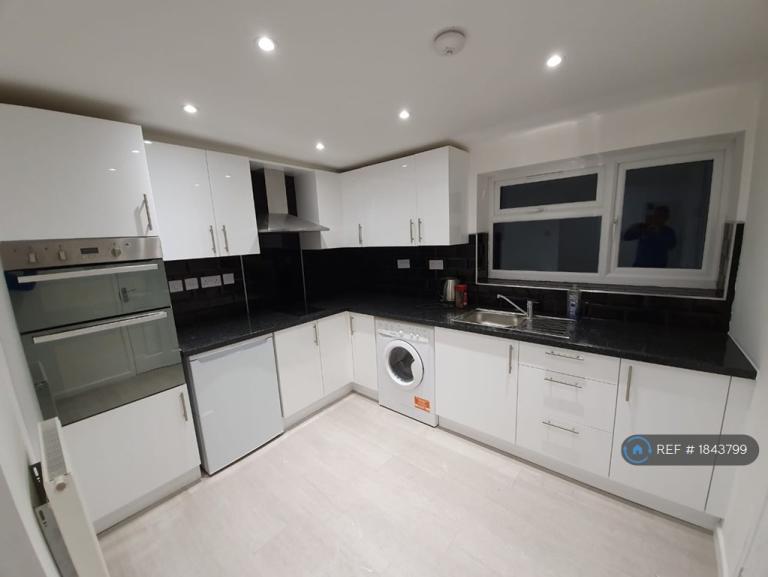 1 bedroom in Deepdene Road, Loughton, IG10 (#1843799)