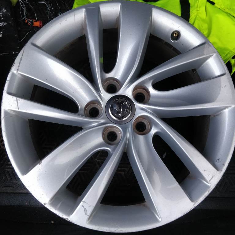 Vauxhall Insignia 18" alloy wheel 2013-2017 10 spoke SRI design