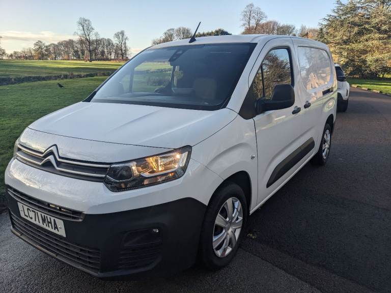 berlingo 5 seater crewvan,F/S/H, caged rear, very clean only £6995 no vat, px welcome