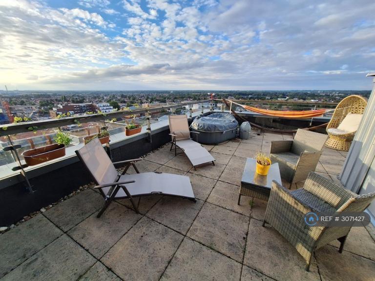 2 bedroom flat in Lexington Apartments, Slough, SL2 (2 bed) (#3071427)
