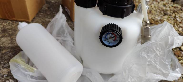 3 Litre car vehicle brake bleeding kit