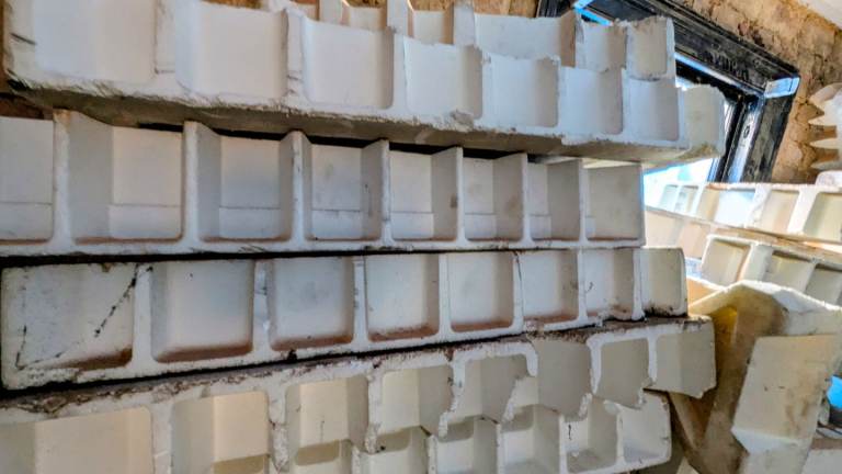 Free white polystyrenes (large styrofoam)