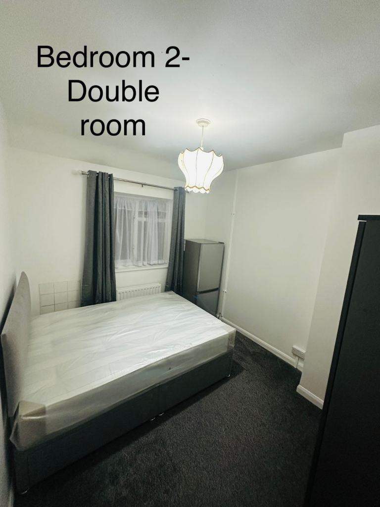Spacious & Cosy Double Room For Rent AT RM9 6NL