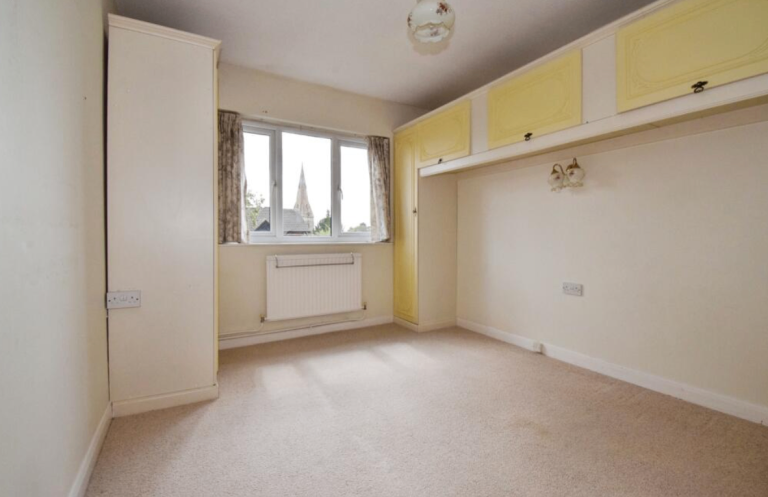 FAMILY HOUSE TO LET LEEDS