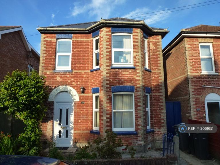 4 bedroom house in Trafalgar Road, Bournemouth, BH9 (4 bed) (#3061651)