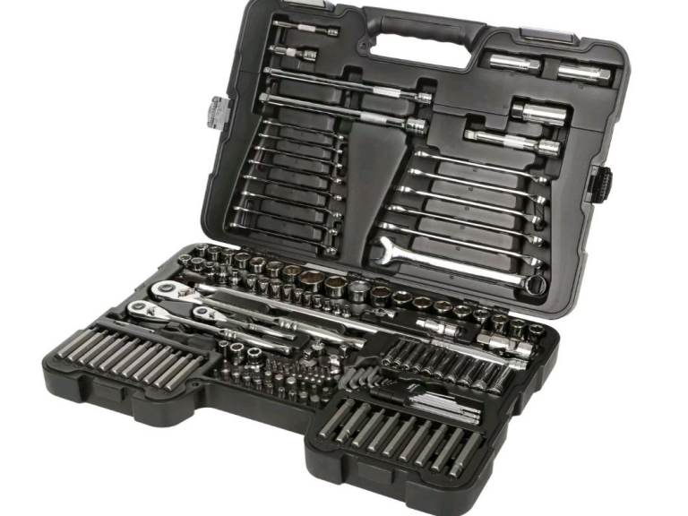 New Halfords Advanced 150 piece socket set 