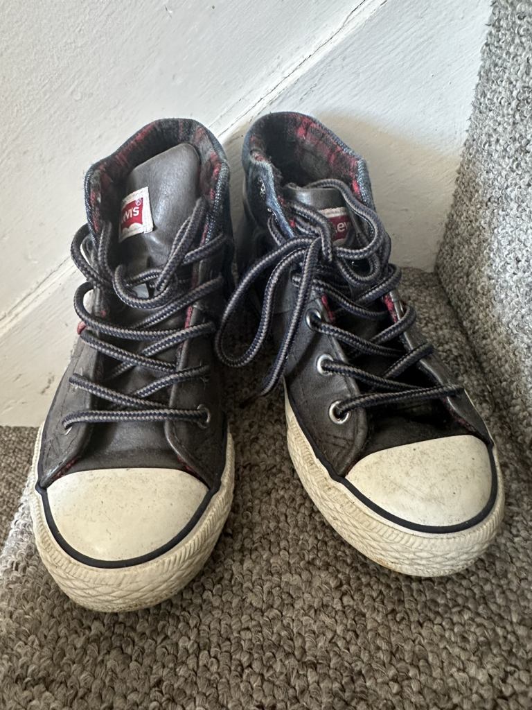Kid Levi hi top trainer uk12.5