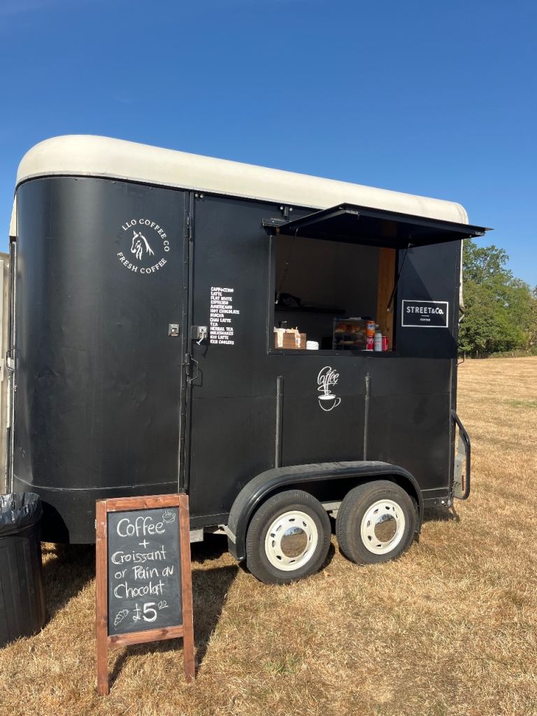 FULLY EQUIPPED HORSEBOX COFFEE TRAILER – COMPLETE TURNKEY SETUP
