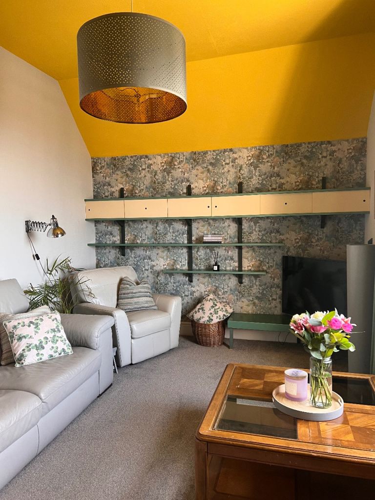 2 bedroom flat - quiet village 