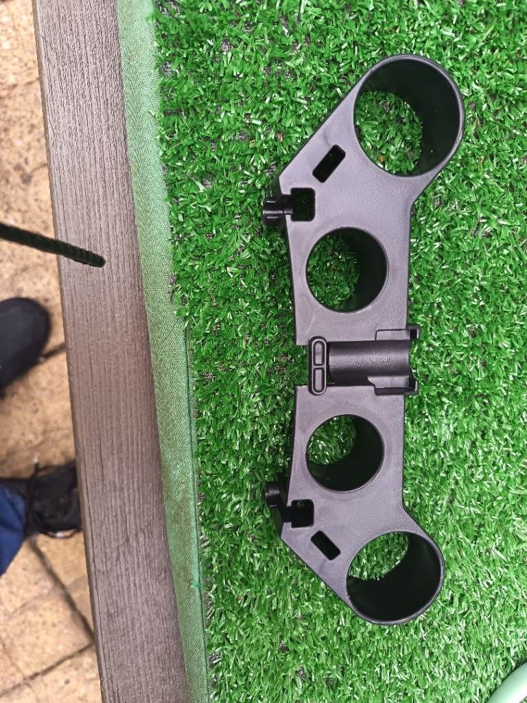 Triple tree top clamp bracket for Aprillia RSV 1000