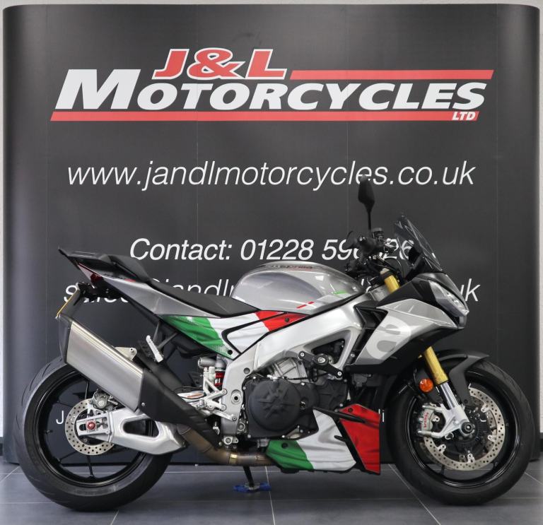 Aprilia Tuono V4 1100. 1 owner from new
