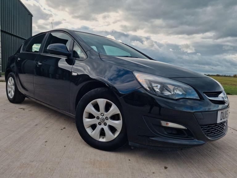 2015 Vauxhall Astra 1.6i 16V Design 5dr HATCHBACK PETROL Manual