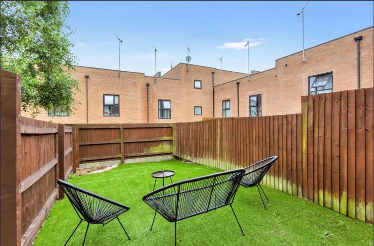 3 Bedroom House With Garden 