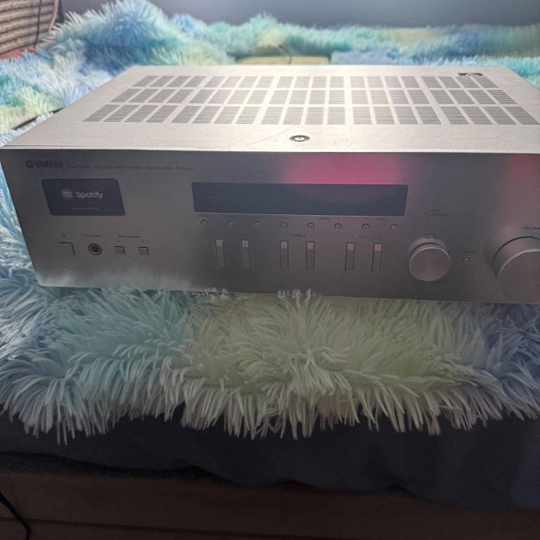 Yamaha R-N303D Stereo Receiver with Network Features - As Good As New