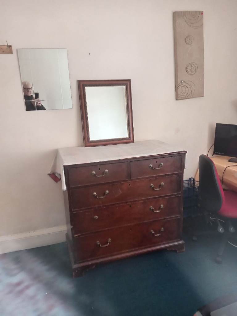 Large room to let 
