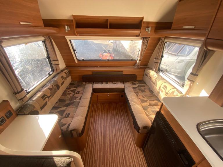 ADRIA SPORTLINE DT - 2015 - 6 BERTH - FIXED BUNKS - GREAT CONDITION 