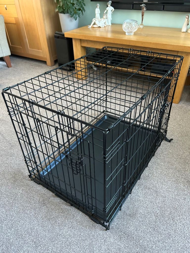Small/medium dog crate 