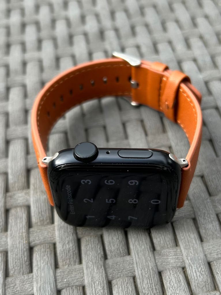 New Brown Apple Watch Strap – Unused and Ready to Go