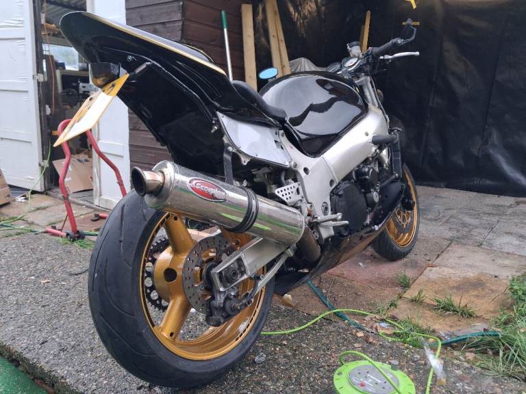 Suzuki gsxr 600 srad