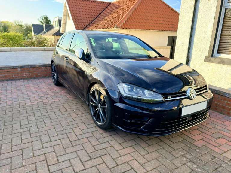 2015 Deep Pearl Black Volkswagen Golf R 4Motion Pretoria (Top of Range)