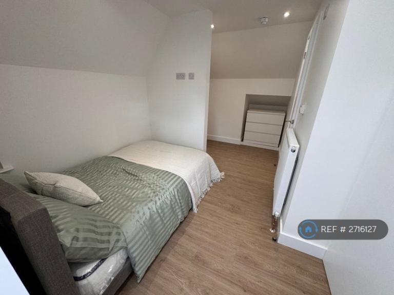1 bedroom in Canterbury Street, Gillingham, ME7 (#2716127)