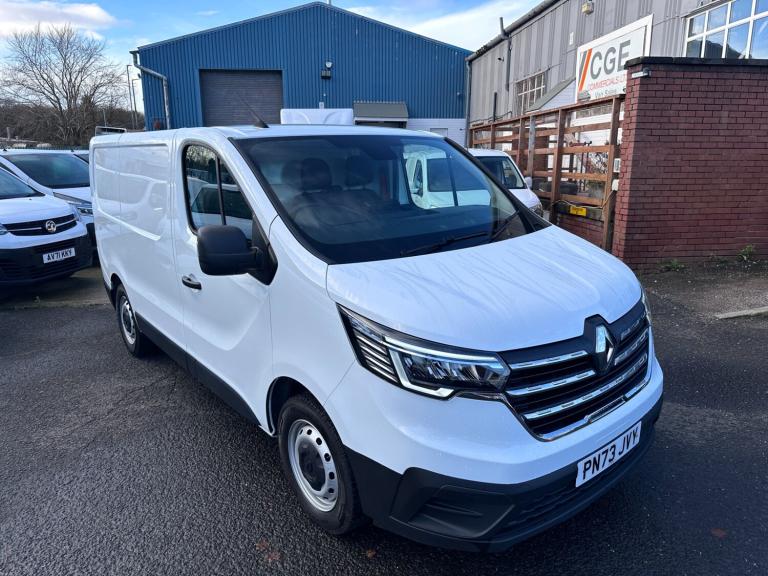 2023 73 RENAULT TRUCKS UK TRAFIC dCi 150 3T LWB L2 H1 Van Red Edition