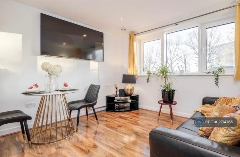 1 bedroom in Adriatic Apartments, London, E16 (#2714765)