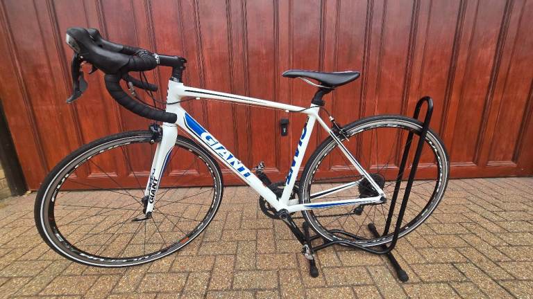 Giant Defy 2 (2011) Medium