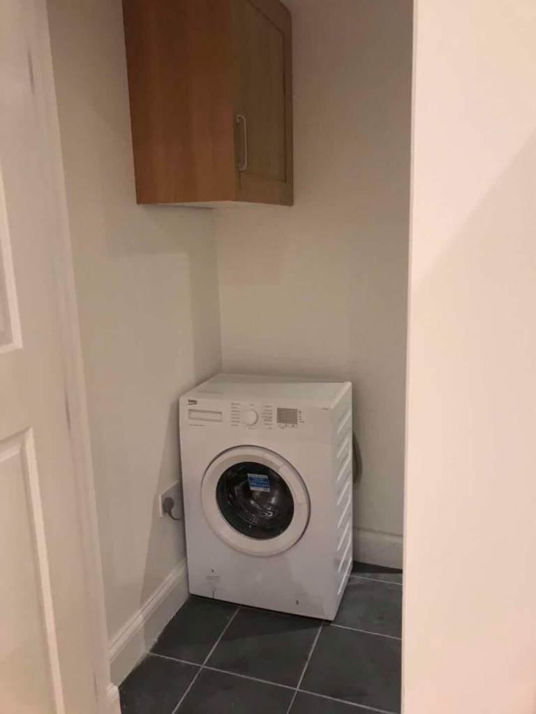 Spacious & Cosy ensuite room for Rent UB5 6FL