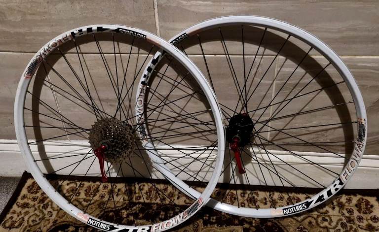 HOPE HUBS ON STAN NO TUBES RIMS VGC £120