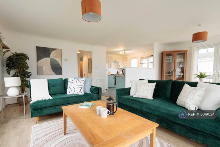 2 bedroom house in Convent Meadows, Christchurch, BH23 (2 bed) (#3019024)