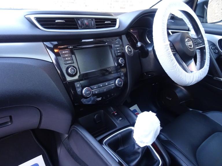 2019 Nissan Qashqai 1.3 DiG-T Tekna 5dr **LOW MILEAGE*ONLY 37000 MILES FROM NEW** HATCHBACK Petro...